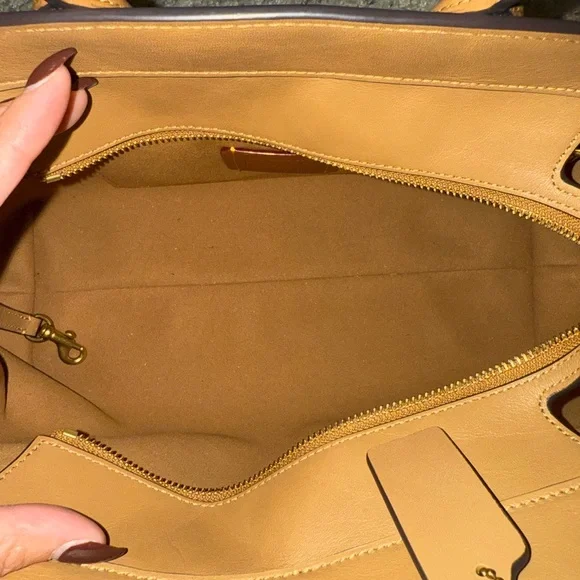 Coach Empire 28 - Picture 5 of 9